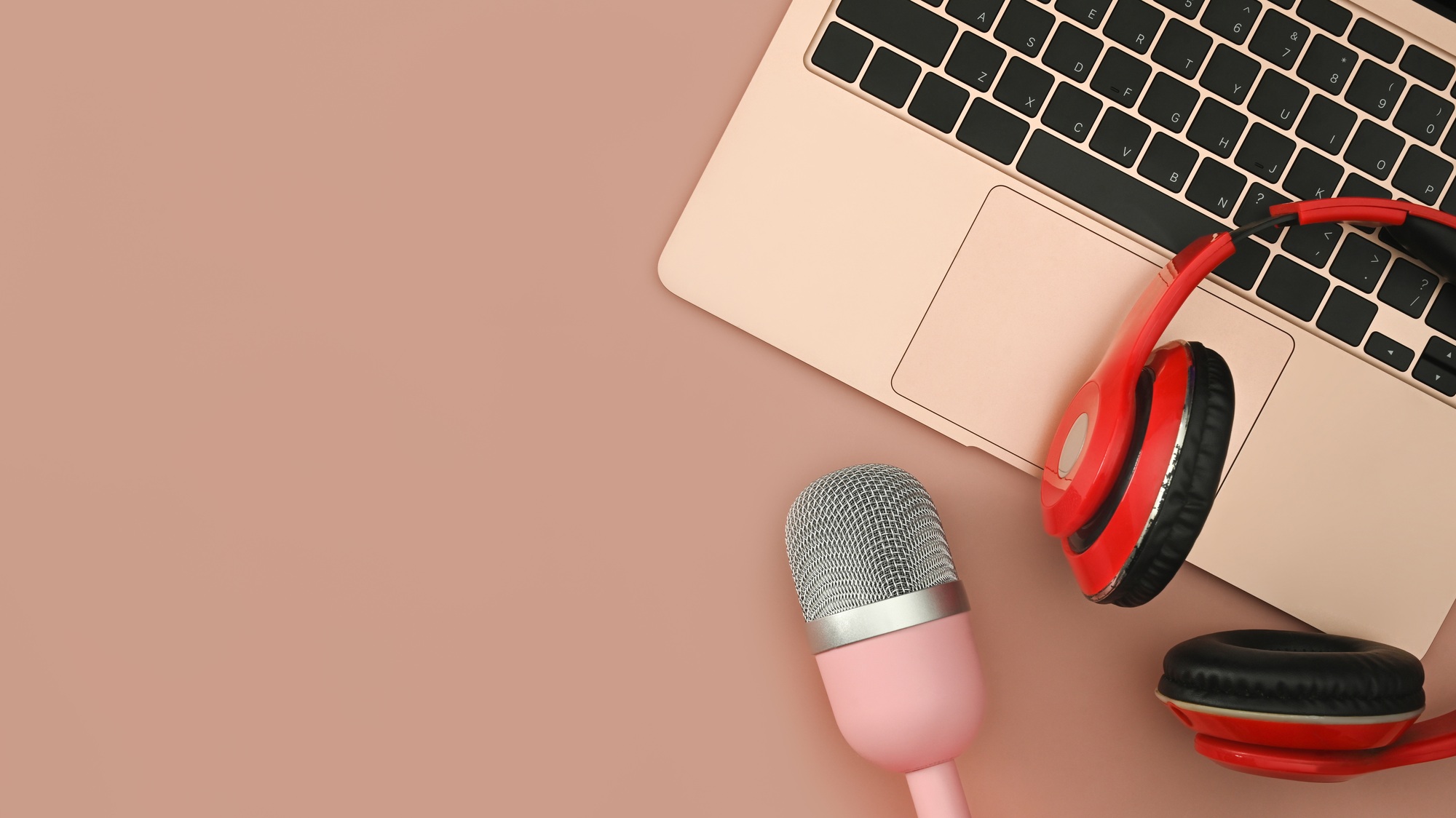 Radio, podcasts, blogging and technology concept.